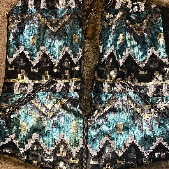Tribal warrior sequin faux fur vest by Yoshi Zen - Picture 9 of 14